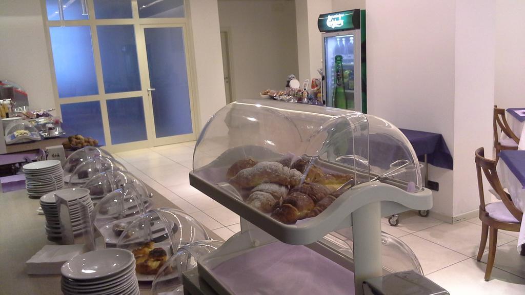 Hotel Lux Modena Luaran gambar