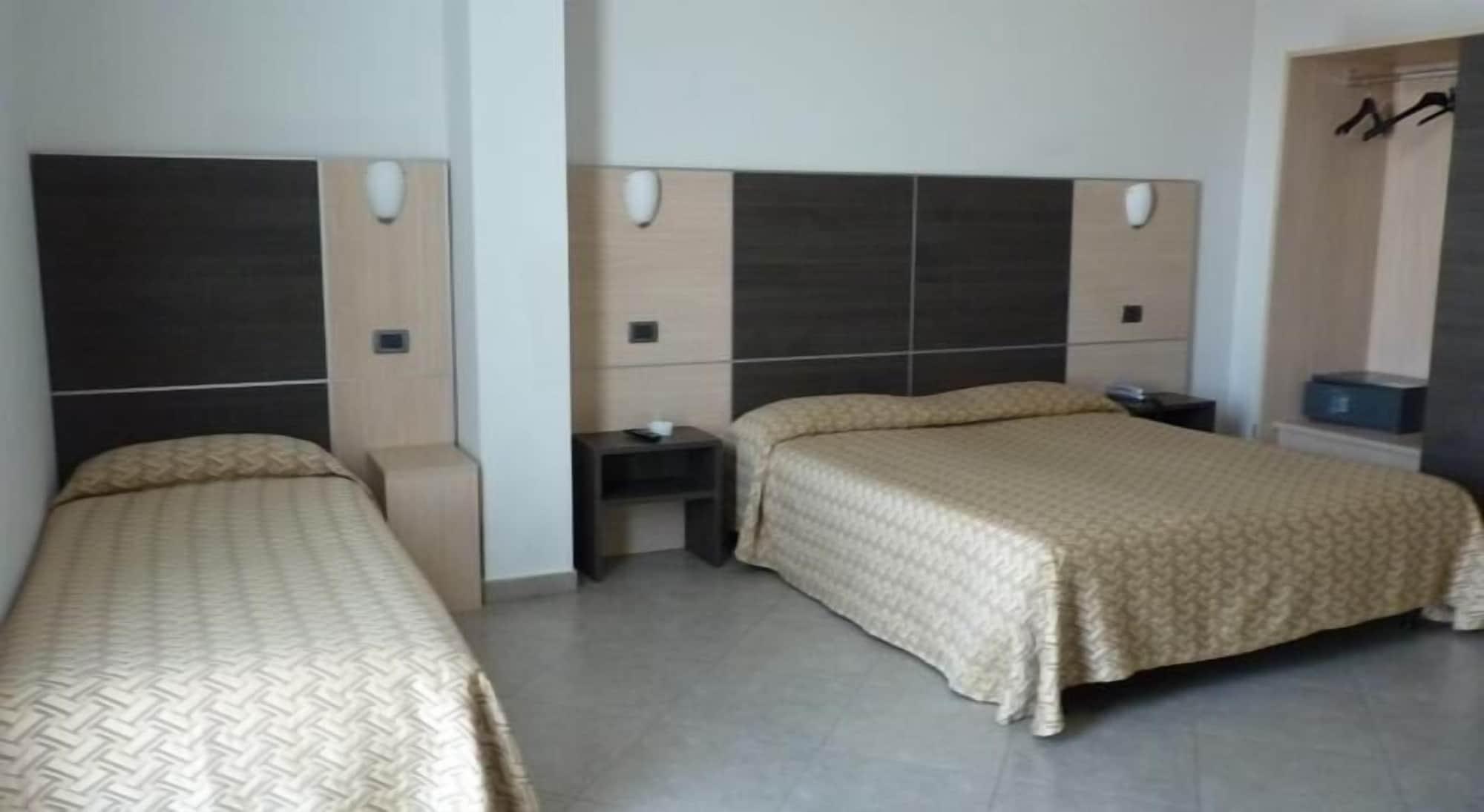 Hotel Lux Modena Luaran gambar