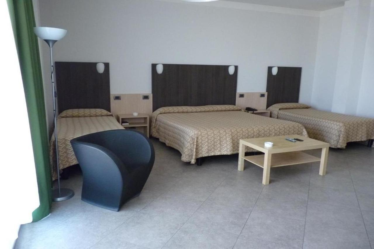 Hotel Lux Modena Luaran gambar