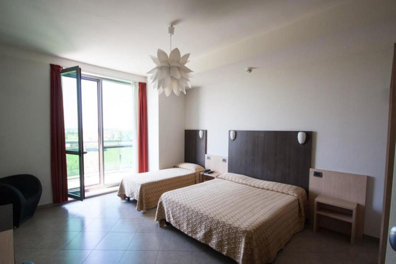 Hotel Lux Modena Luaran gambar